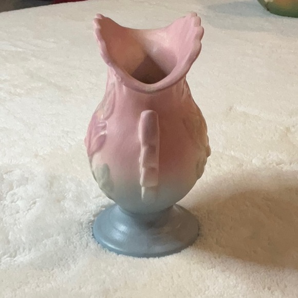 Hull Pottery Antique Fan Vase - Picture 3 of 4